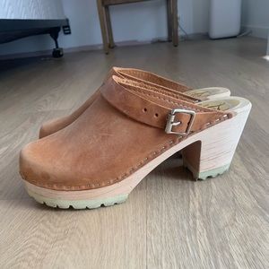 Lotta from Stockholm high heel tractor sole brown oiled nubuck wooden clogs